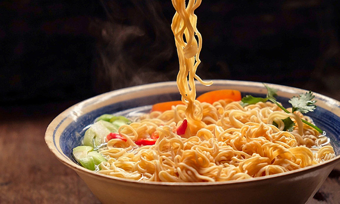 ăn mì tôm có mất sữa không