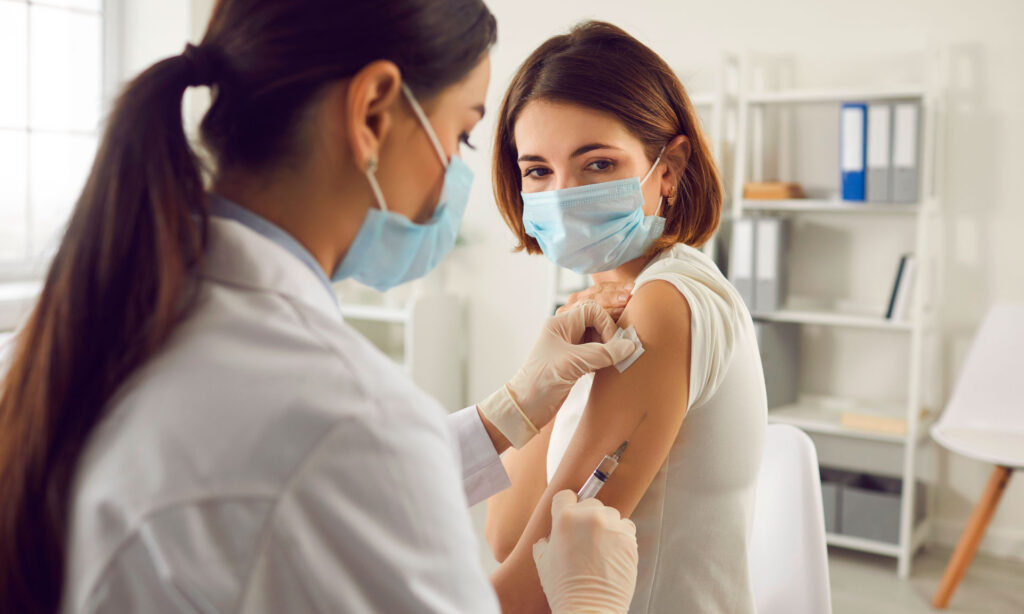 tiem vaccine sau sinh